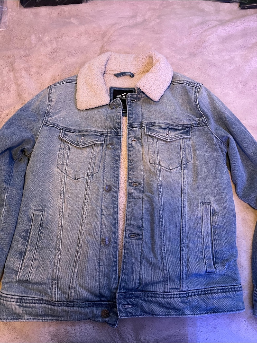 Hollister Light Blue Denim Sherpa-Lined Jacket with Cream Collar